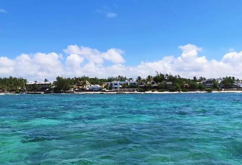 تختخواب و صبحانه Blue Beryl Guest House