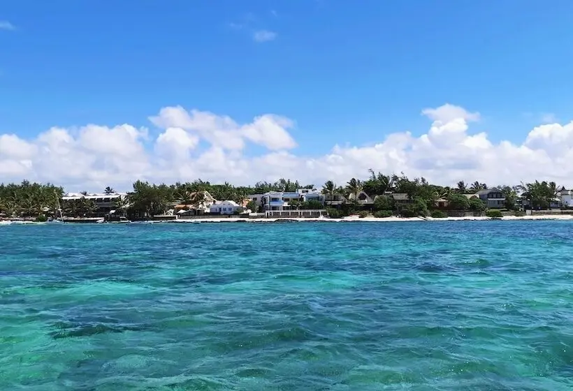 تختخواب و صبحانه Blue Beryl Guest House