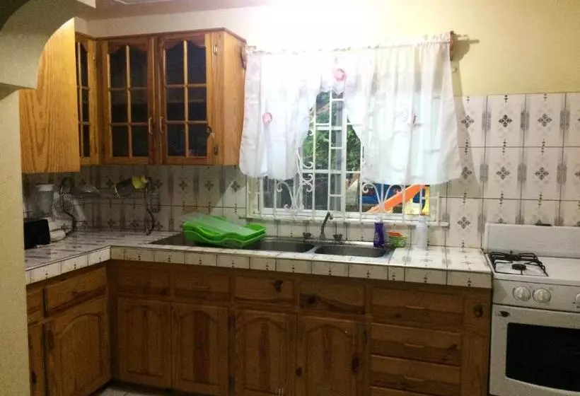 پانسیون The Nest Guest House