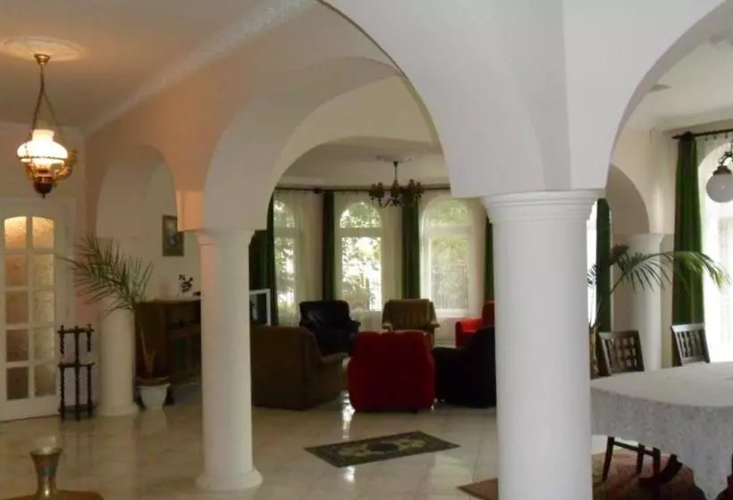 ペンション Villa Gárdéna Gárdony