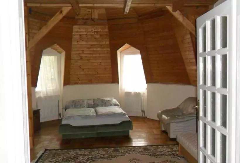 ペンション Villa Gárdéna Gárdony