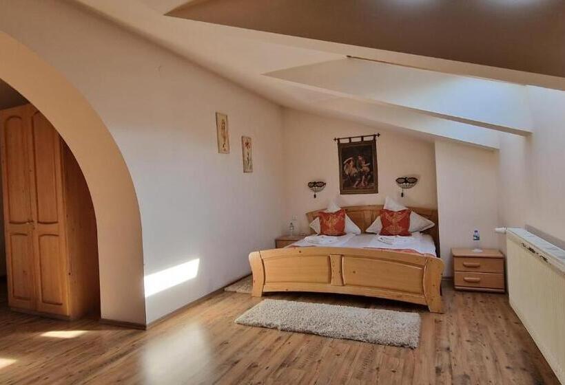 פנסיון Villa Siana