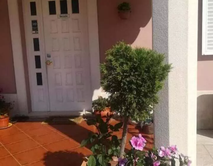 ペンション Elodie S Country House