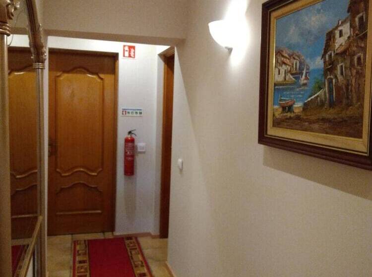 פנסיון Elodie S Country House