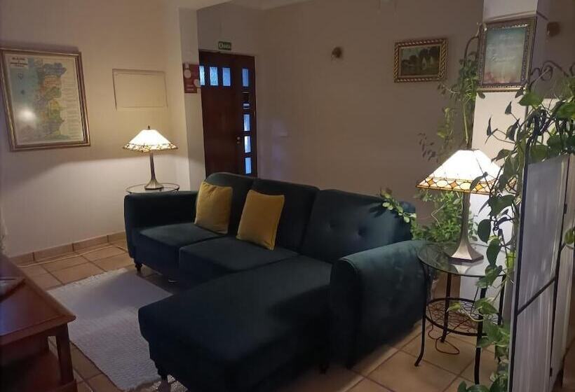 פנסיון Elodie S Country House