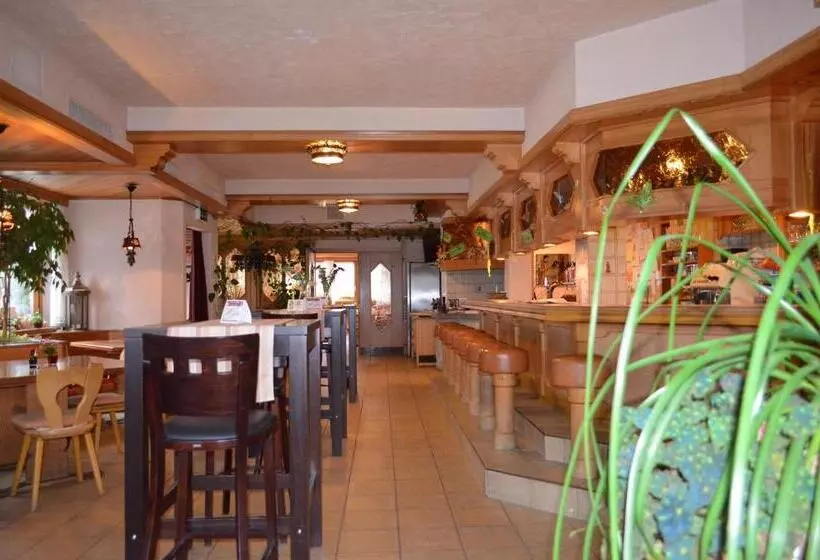 Retkeilymaja Restaurant Silbersand