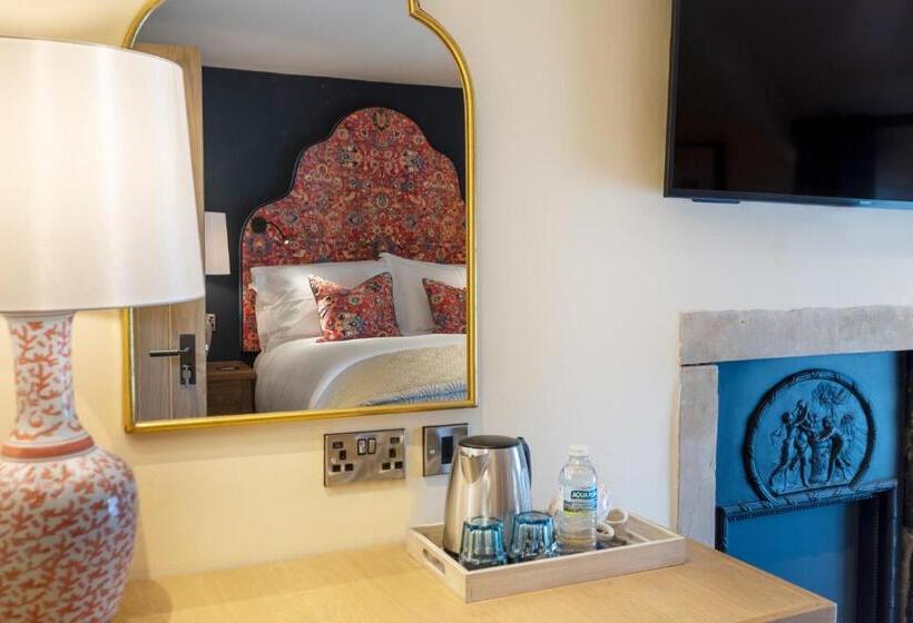 فندق صغير The Fox And Hounds Country Inn