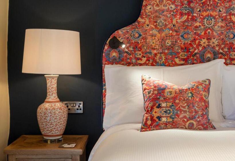 فندق صغير The Fox And Hounds Country Inn