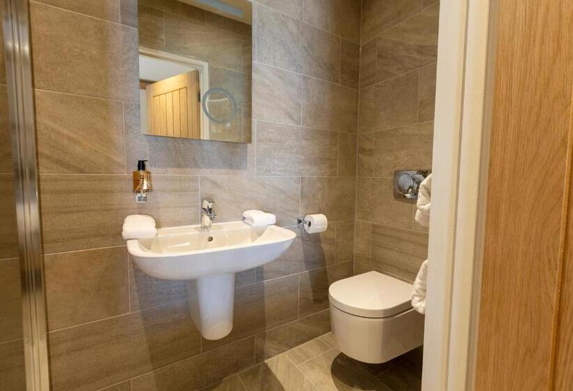 فندق صغير The Fox And Hounds Country Inn