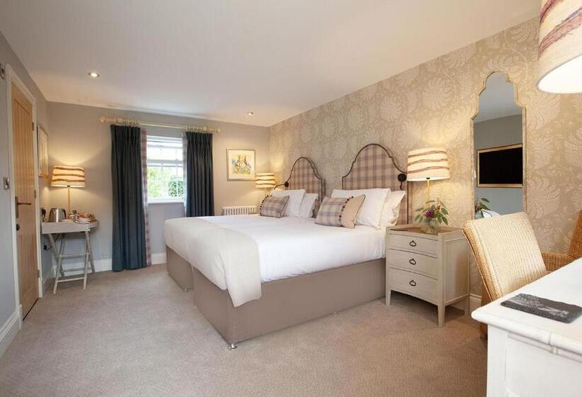 فندق صغير The Fox And Hounds Country Inn