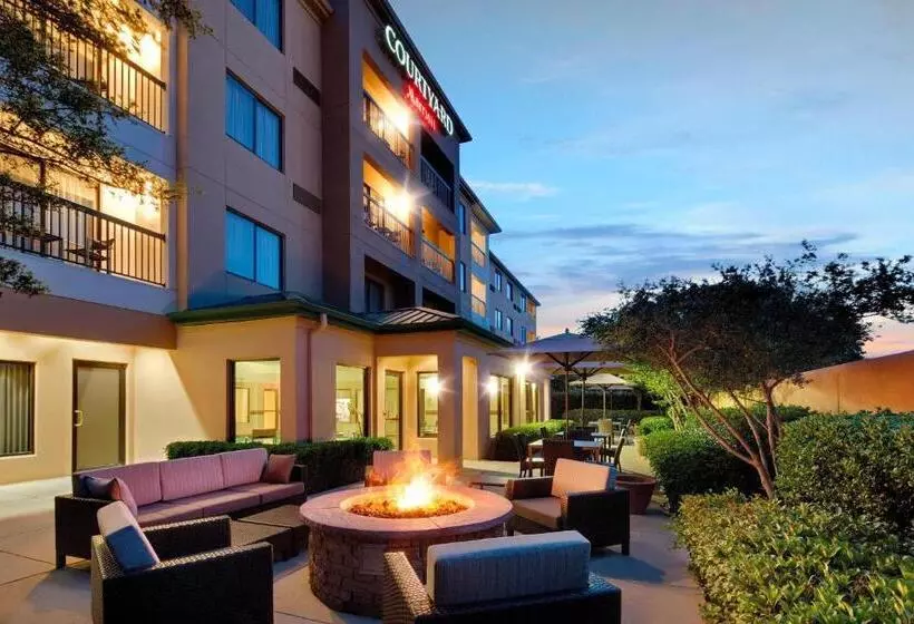 Отель Courtyard Dallas Mesquite