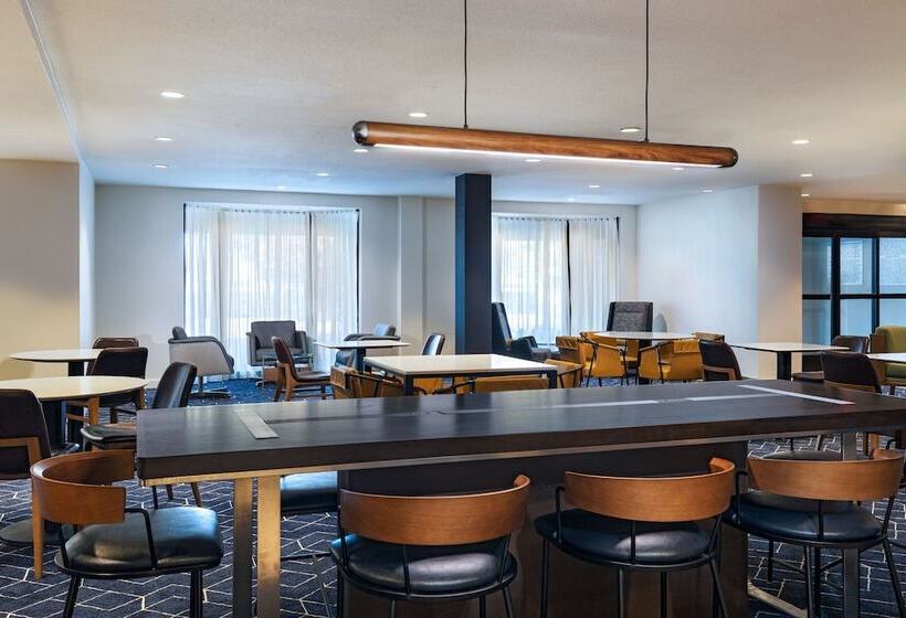 Hotel Courtyard By Marriott Dallas Plano In Legacy Park