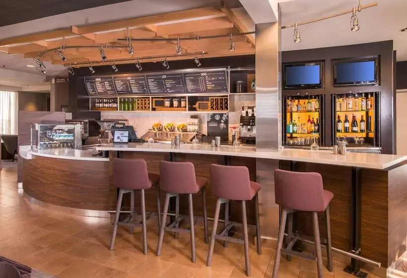 Отель Courtyard By Marriott Dulles Airport Chantilly