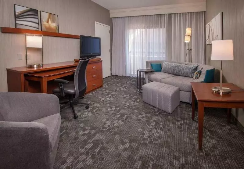 Отель Courtyard By Marriott Dulles Airport Chantilly