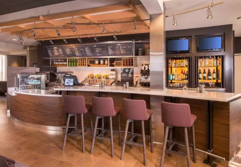 Отель Courtyard By Marriott Dulles Airport Chantilly