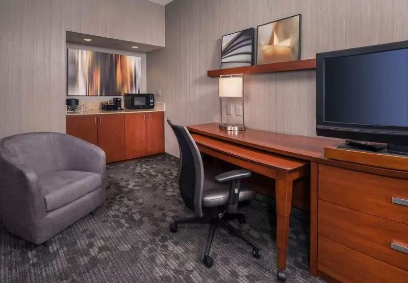 Отель Courtyard By Marriott Dulles Airport Chantilly