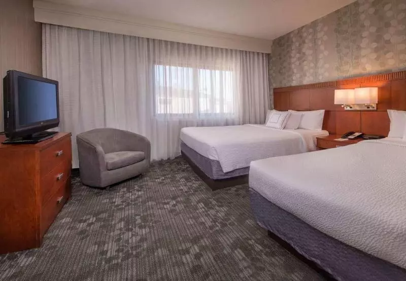 Отель Courtyard By Marriott Dulles Airport Chantilly