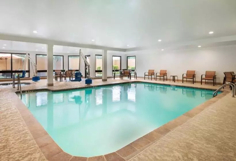 호텔 Courtyard Lafayette Airport