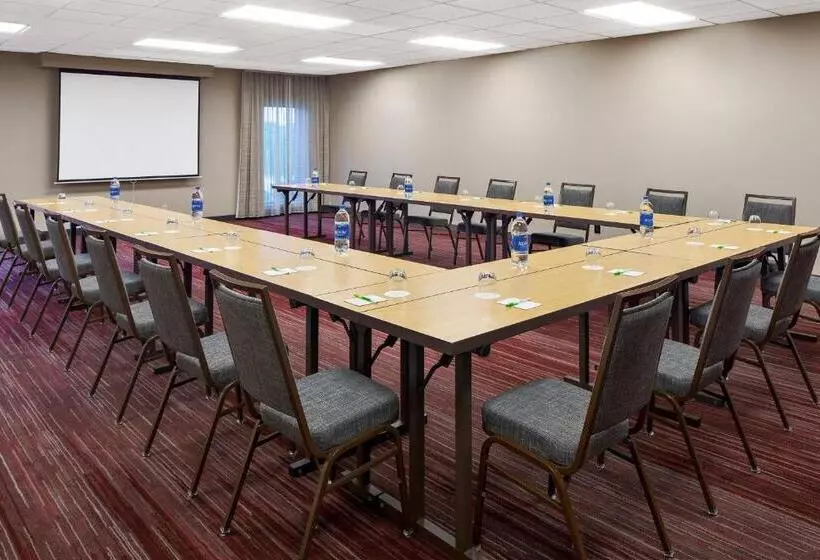 Отель Courtyard By Marriott Pittsburgh Airport