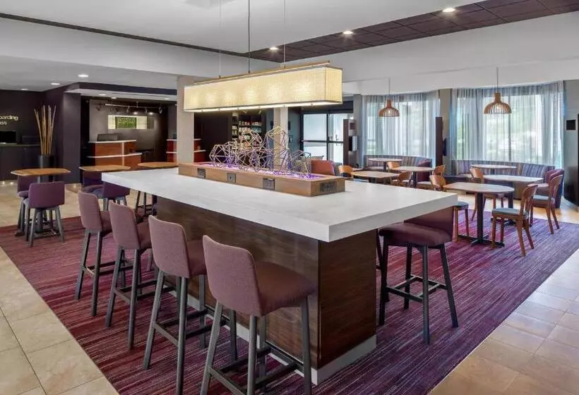Отель Courtyard By Marriott Pittsburgh Airport