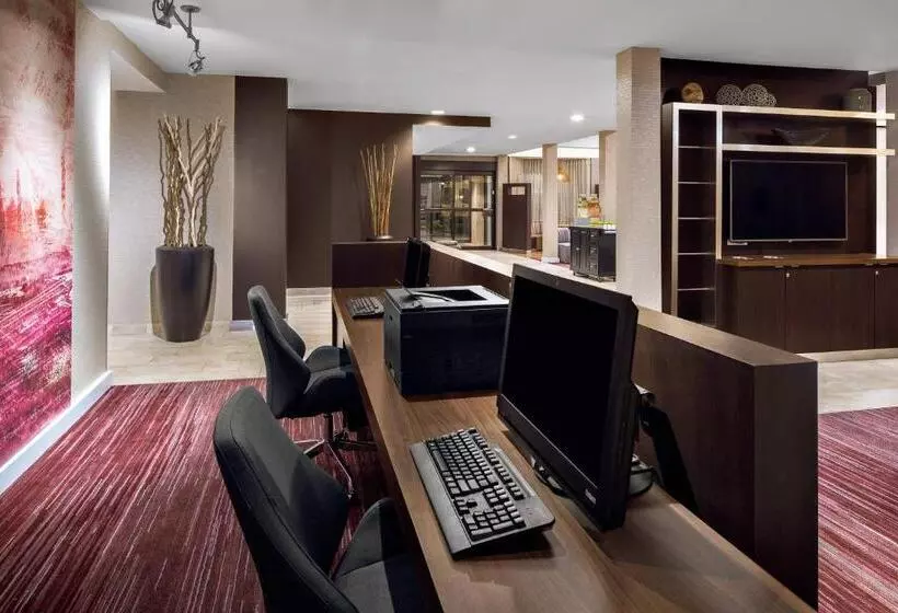 Отель Courtyard By Marriott Pittsburgh Airport