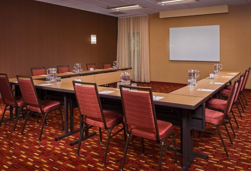 فندق Courtyard Williamsburg   Busch Gardens