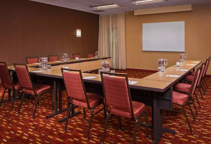 Отель Courtyard Williamsburg   Busch Gardens