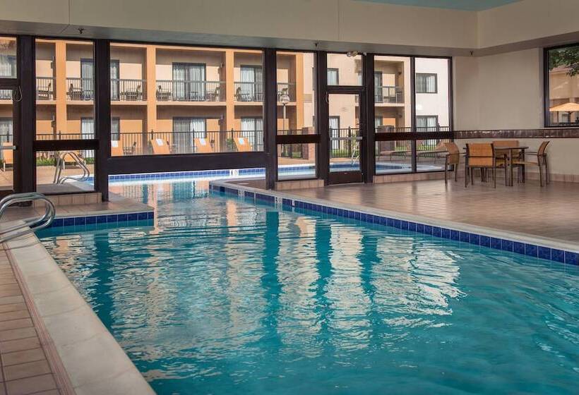 فندق Courtyard Williamsburg   Busch Gardens