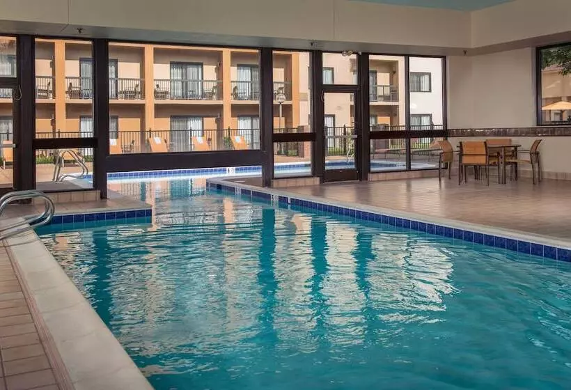 Отель Courtyard Williamsburg   Busch Gardens