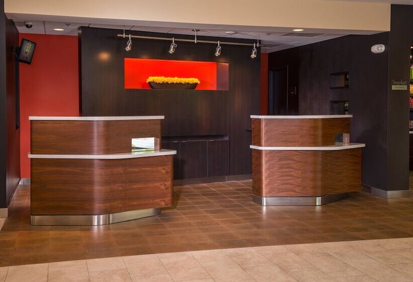 فندق Courtyard Williamsburg   Busch Gardens