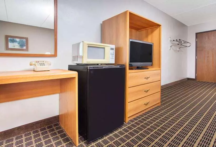 Отель Days Inn By Wyndham Fond Du Lac