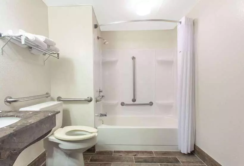 Отель Days Inn By Wyndham Fond Du Lac