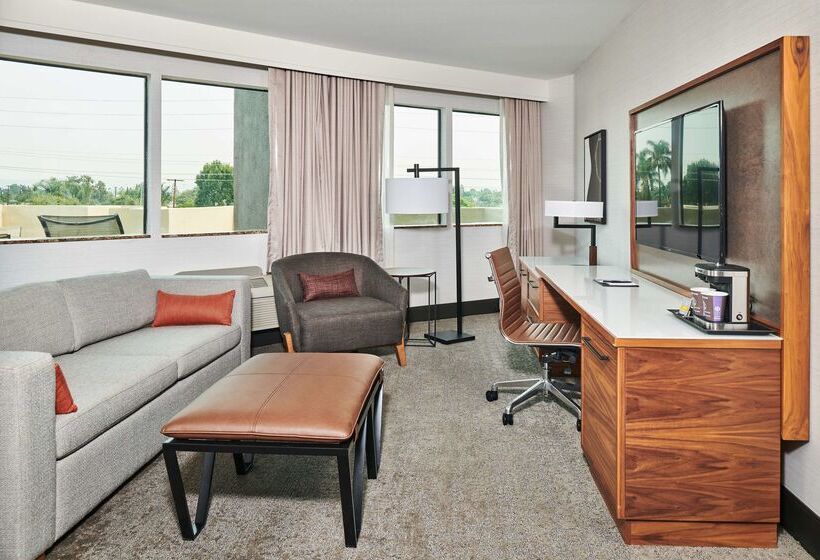 Otel Doubletree By Hilton Fullerton