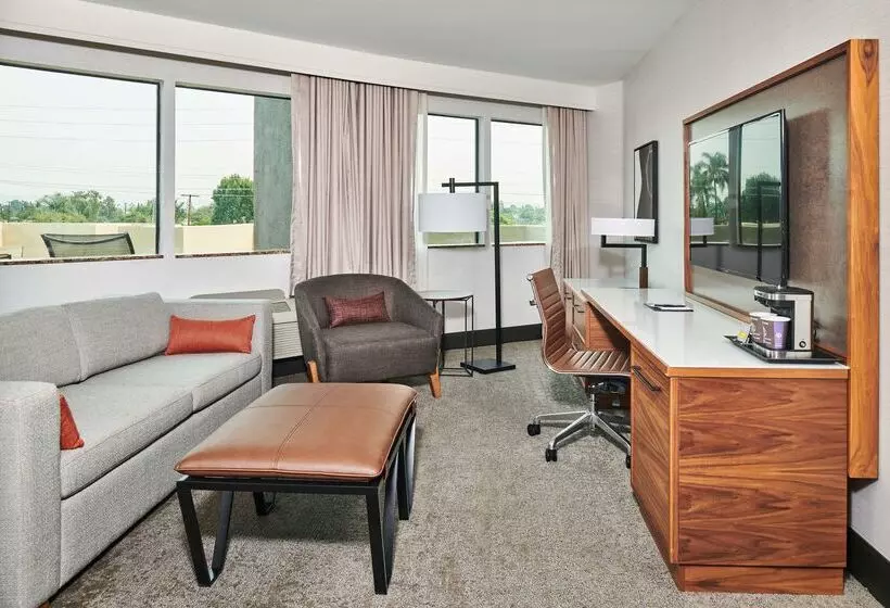 ホテル Doubletree By Hilton Fullerton