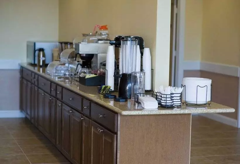 Hotel Express Inn & Suites