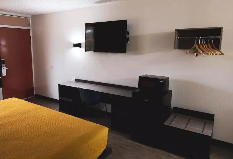 Hotel Express Inn & Suites