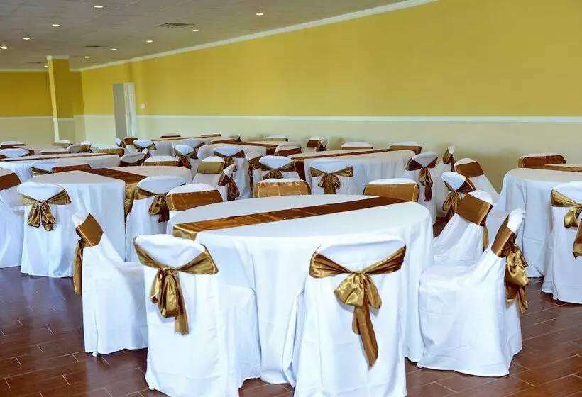 Hotel Express Inn & Suites