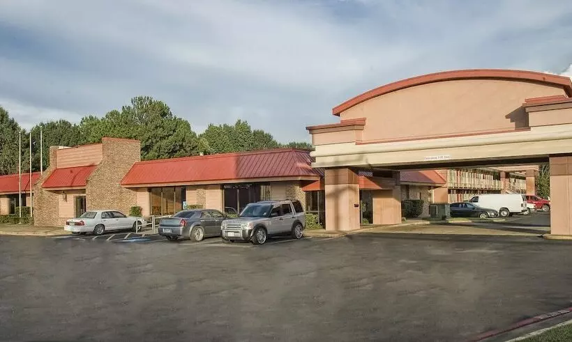 Hotel Express Inn & Suites