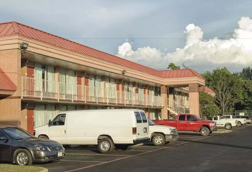 Hotel Express Inn & Suites