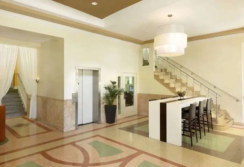هتل Hilton Vacation Club Crescent On South Beach Miami