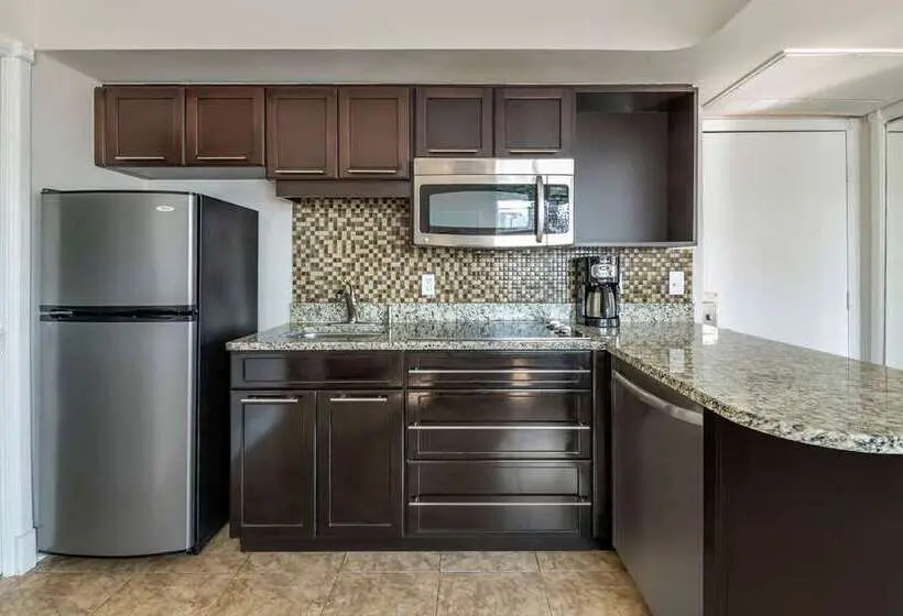 هتل Hilton Vacation Club Crescent On South Beach Miami