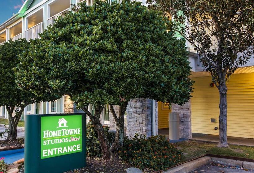 בית מלון כפרי Hometowne Studios By Red Roof Houston   West Oaks/ Energy Corridor