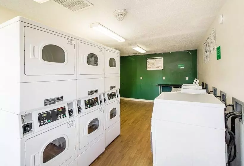 호텔 Hometowne Studios By Red Roof Houston West Oaks/ Energy Corridor