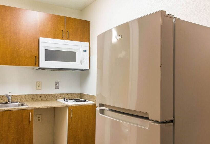 בית מלון כפרי Hometowne Studios By Red Roof Houston   West Oaks/ Energy Corridor