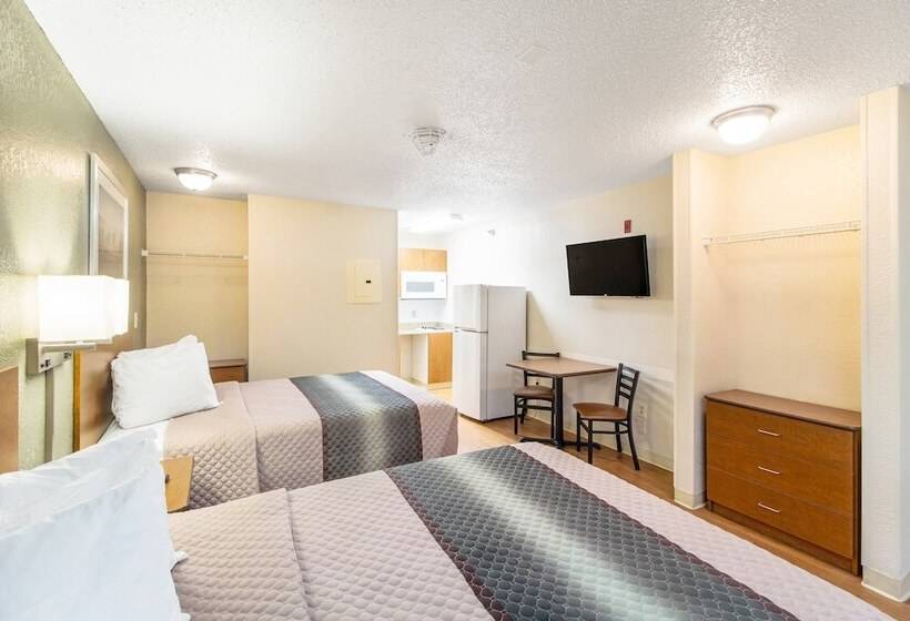 בית מלון כפרי Hometowne Studios By Red Roof Houston   West Oaks/ Energy Corridor