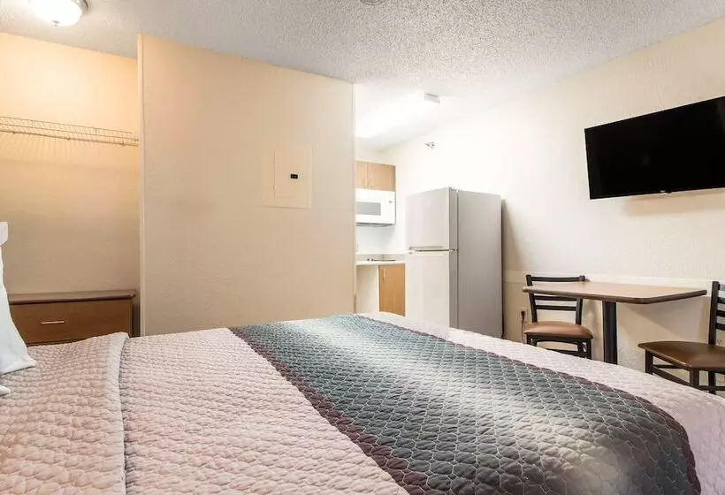 호텔 Hometowne Studios By Red Roof Houston West Oaks/ Energy Corridor