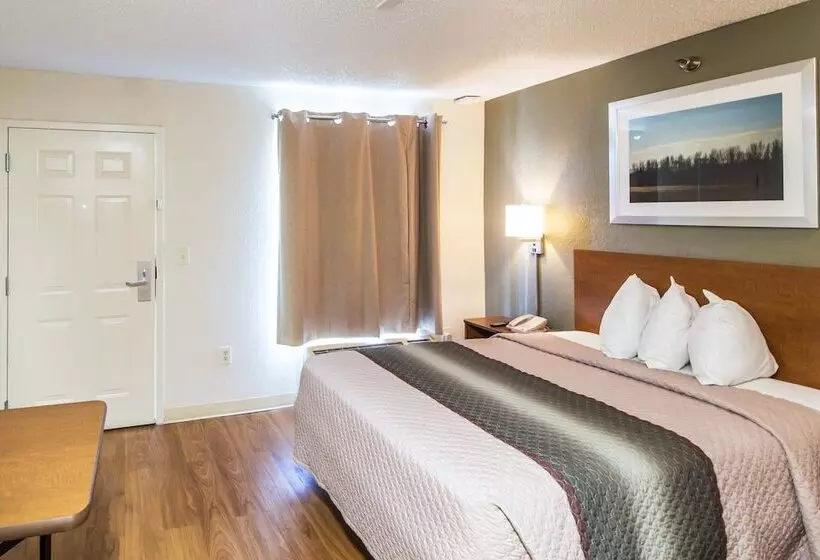 호텔 Hometowne Studios By Red Roof Houston West Oaks/ Energy Corridor