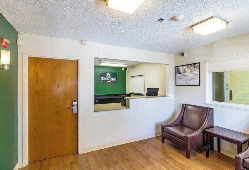 בית מלון כפרי Hometowne Studios By Red Roof Houston   West Oaks/ Energy Corridor