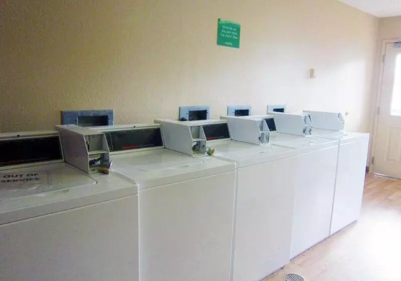 호텔 Hometowne Studios By Red Roof Houston West Oaks/ Energy Corridor