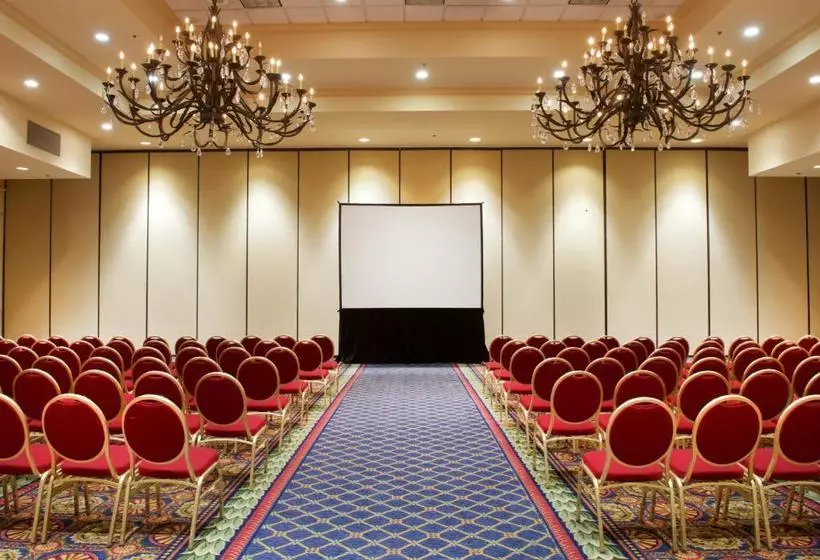 هتل Jackson Downtown Convention Center